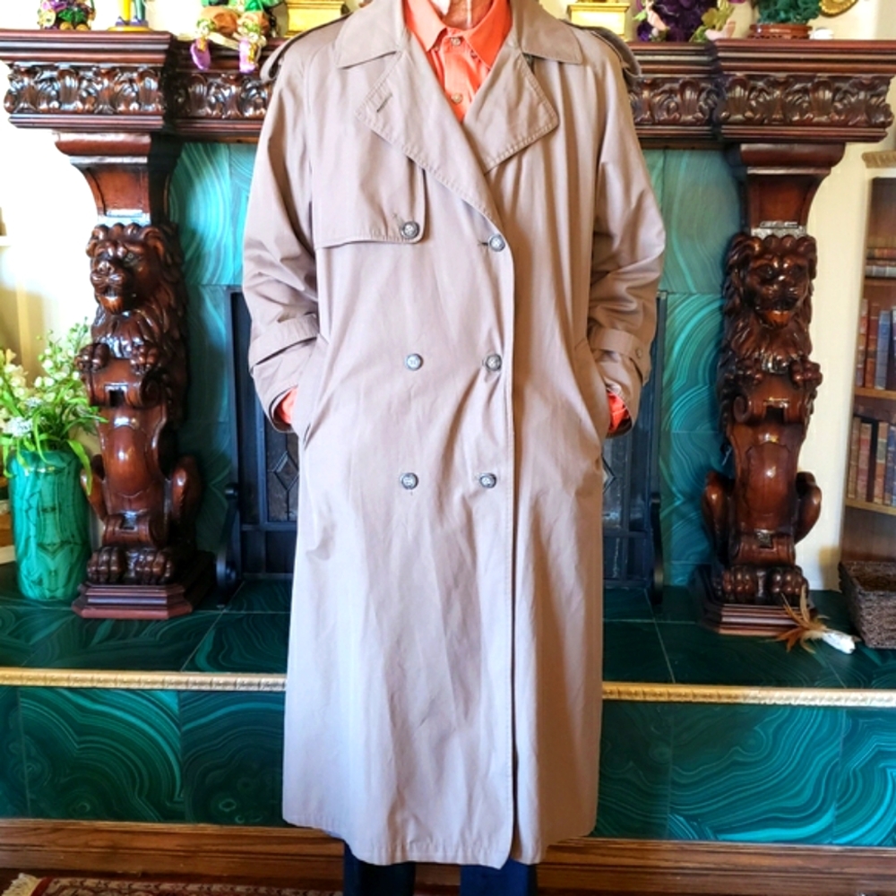 London Fog raincoat EUC size 16Reg w/zip out liner